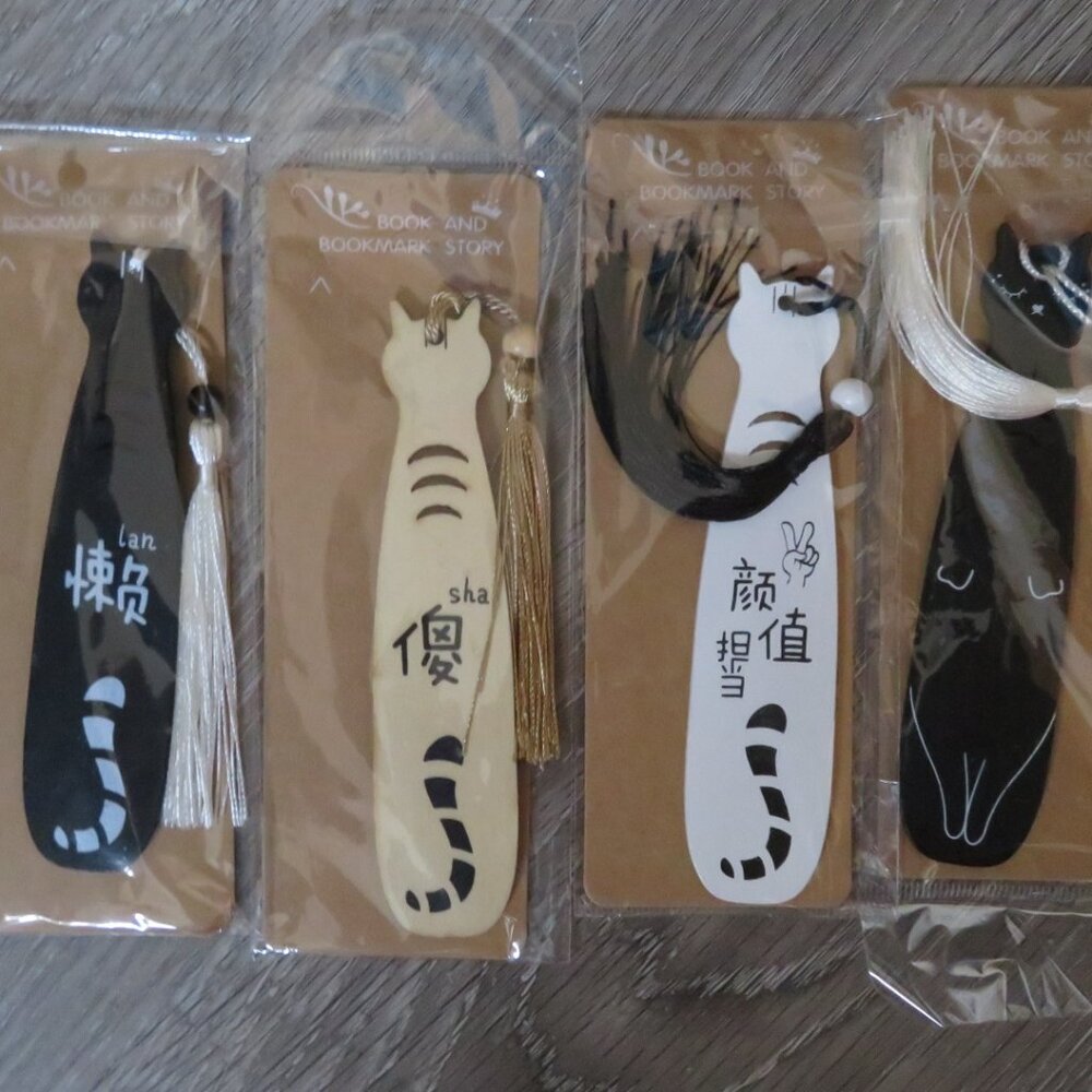Set of 4 Wooden Cat Shape Bookmarks Chinese Writing (B318)